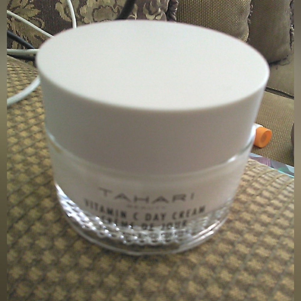 BNIB TAHARI Vitamin C Day CREME DE JOUR 1.7 FL.OZ. HYDRATE/DK SPOTS/JOJOBA - Picture 3 of 3